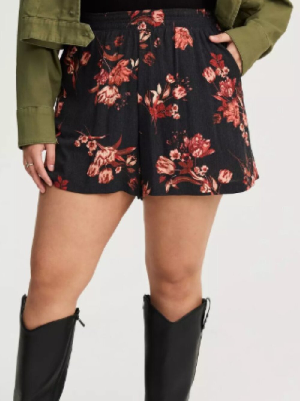 Torrid Size 2X Black and Gold Floral Shorts